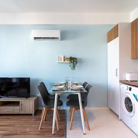 Livia Studio Apartment In Larnaca Esterno foto