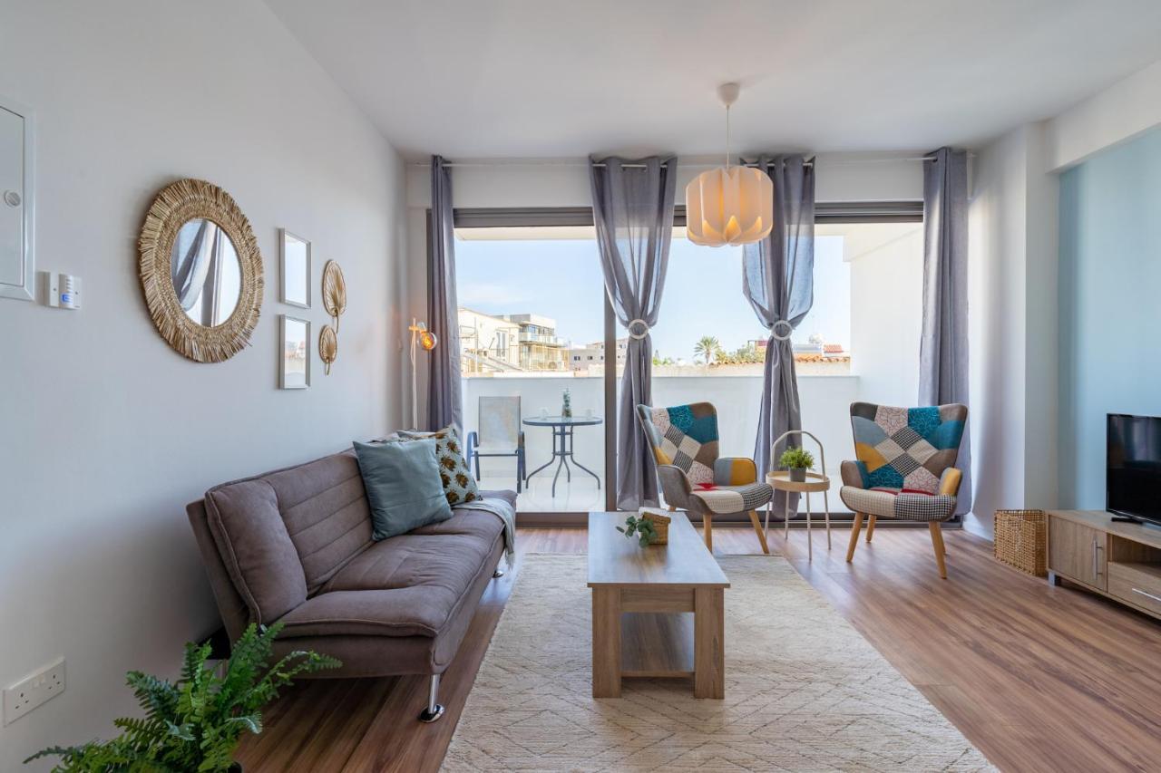 Livia Studio Apartment In Larnaca Esterno foto
