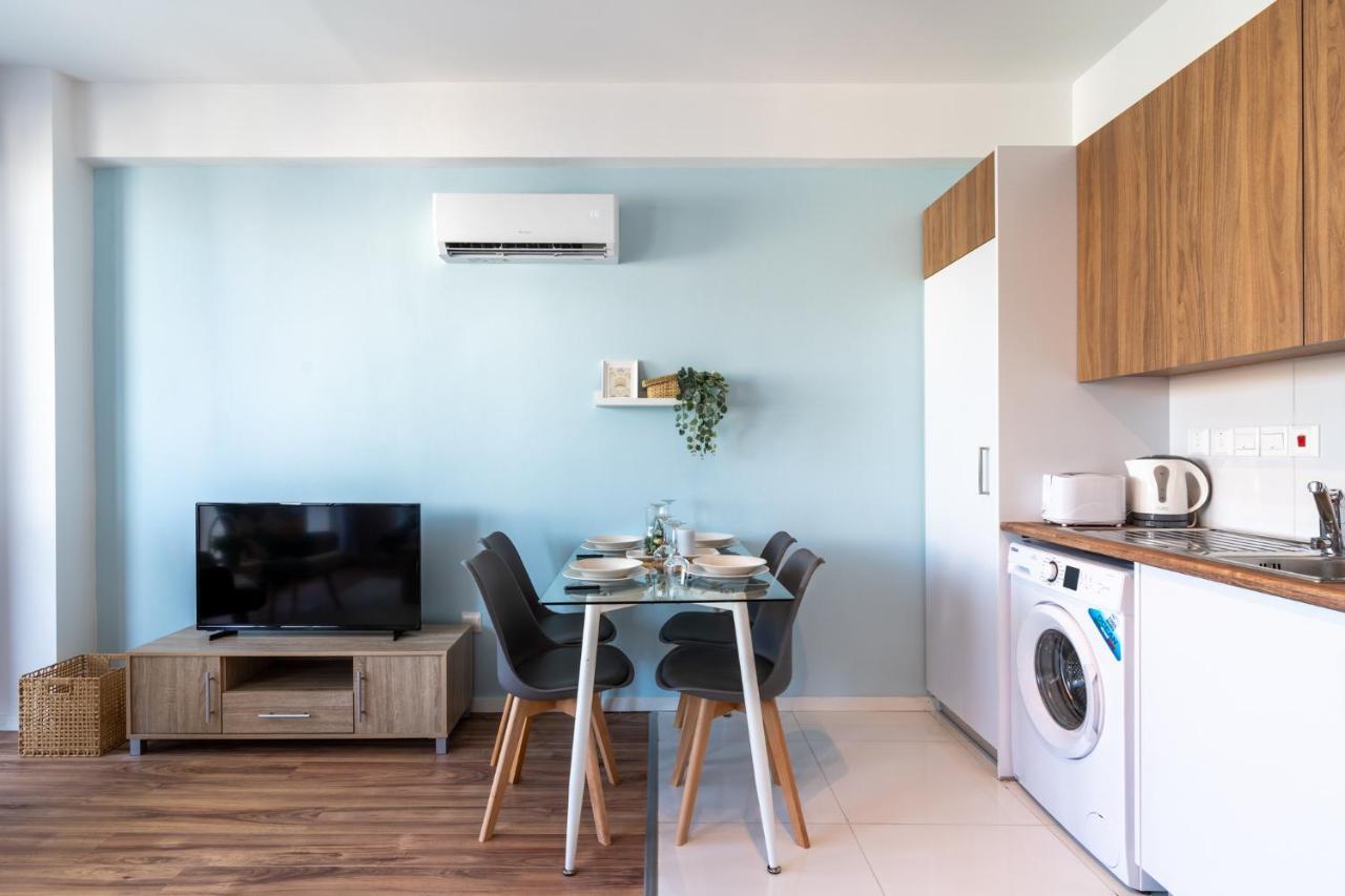 Livia Studio Apartment In Larnaca Esterno foto