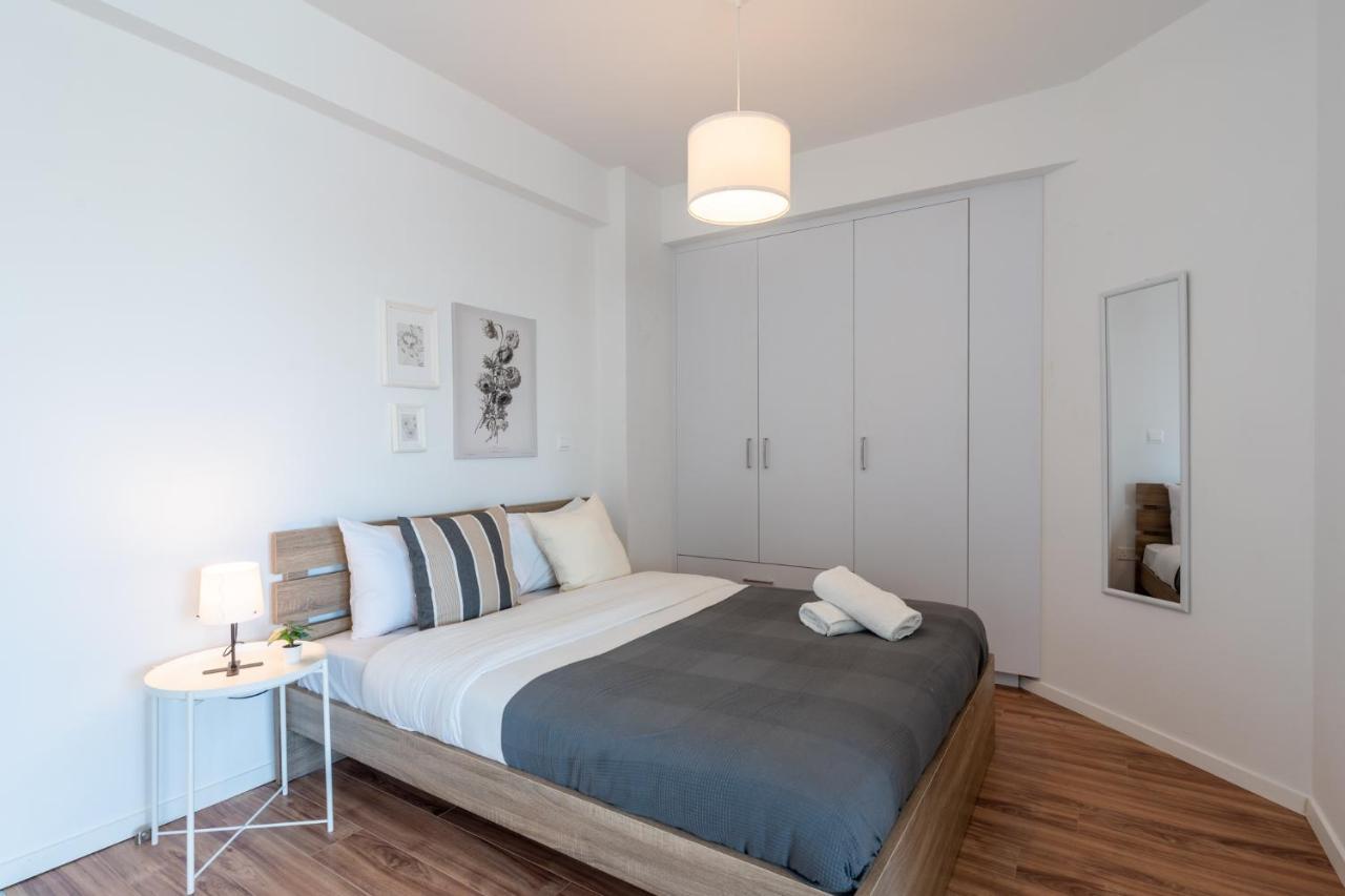 Livia Studio Apartment In Larnaca Esterno foto
