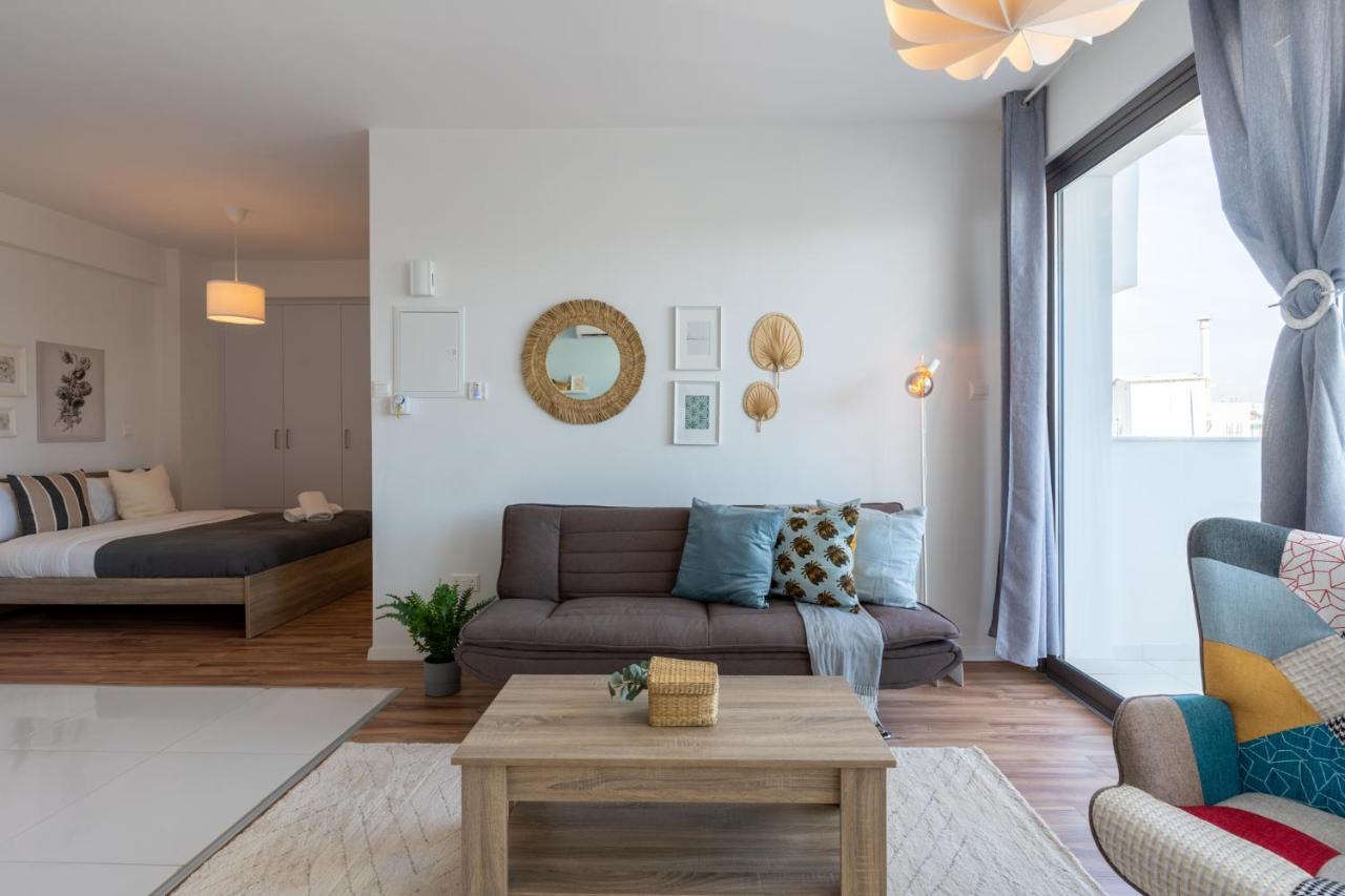 Livia Studio Apartment In Larnaca Esterno foto